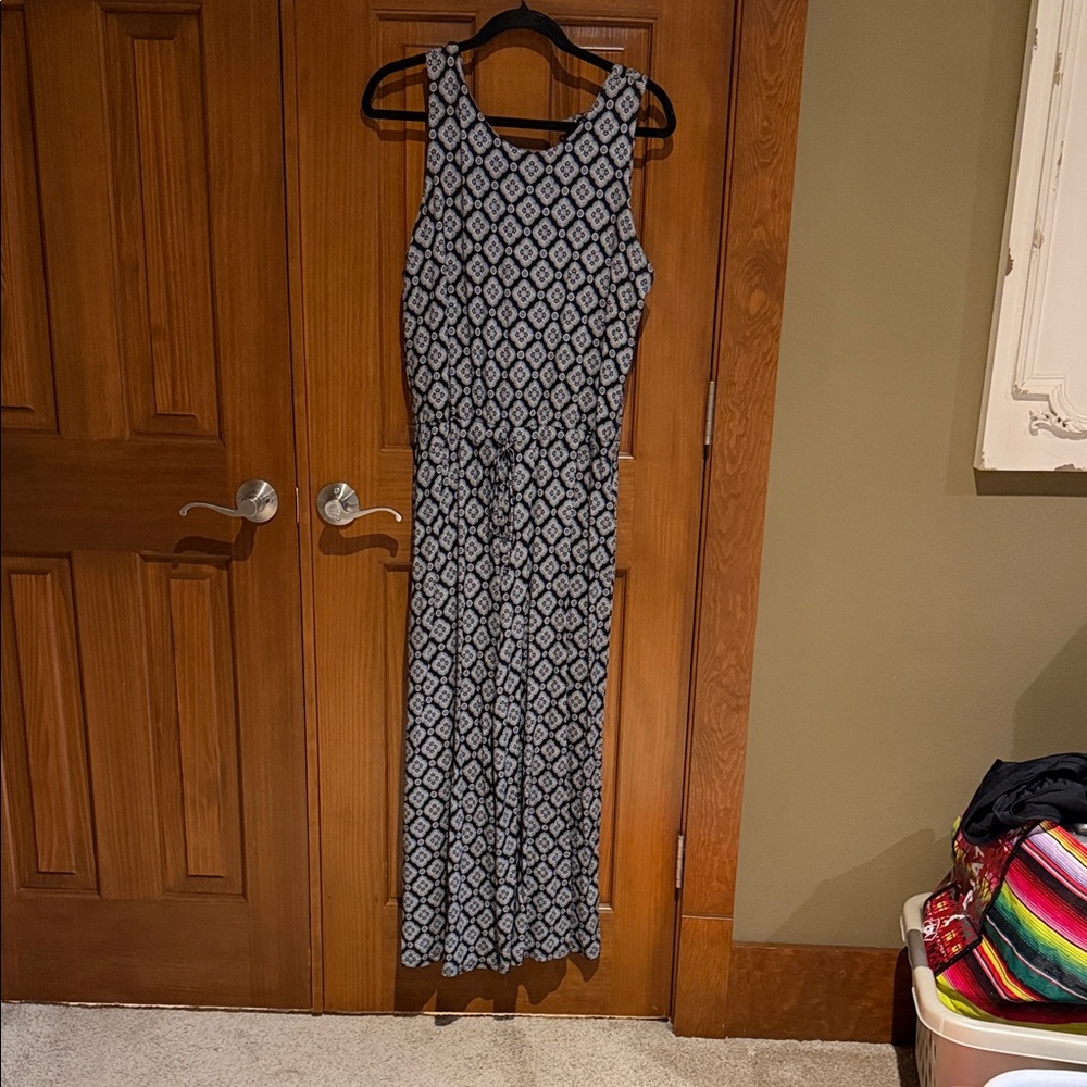 Sleeveless Cropped Navy & White Patterned Jumpsuit